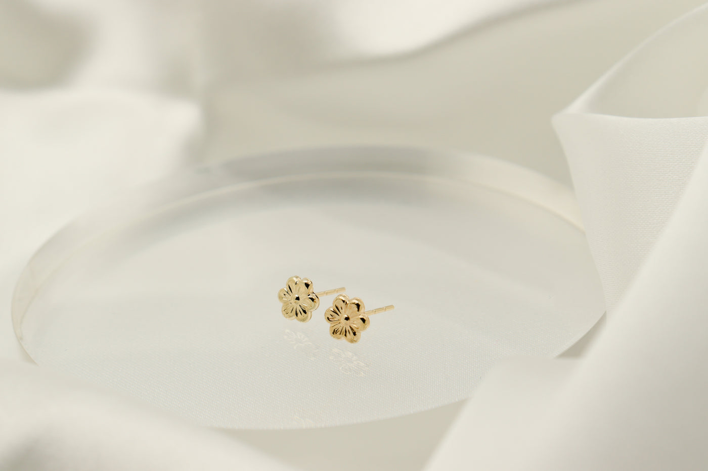 14K Gold Daisy Flower Small Stud Earrings